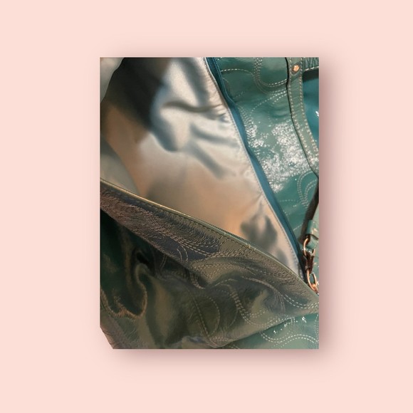 Coach F19256  Patent Leather‎ Weekender, Signature C Diaper / Travel / Tote Bag - Picture 4 of 9